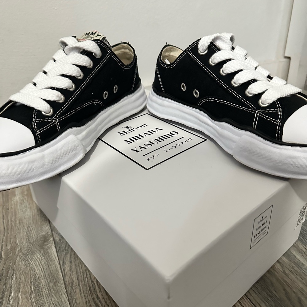Size 41 Maison Mihara Yasuhiro Peterson OG Sole Canvas Low top Black and white
